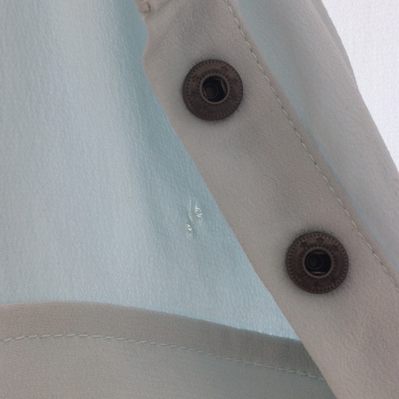 Nice Beautiful light blue blouse! - Picture 3 of 8